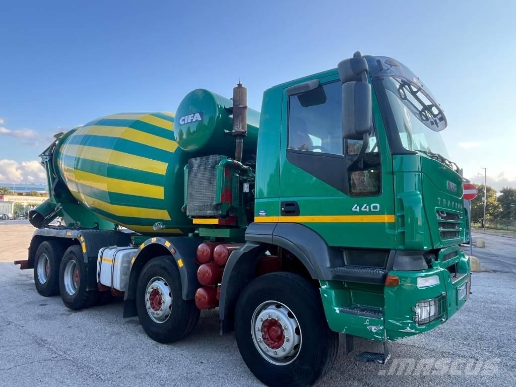 Iveco Trakker 440 شاحنات خرسانة
