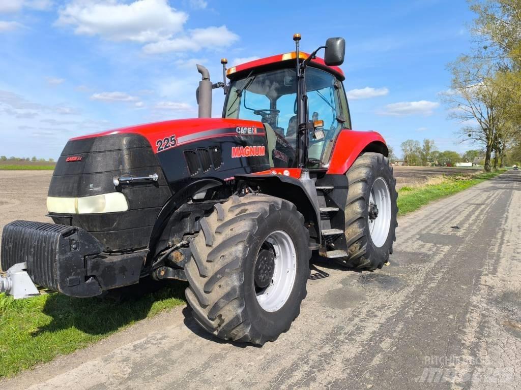 CASE MAGNUM 225 2007 الجرارات
