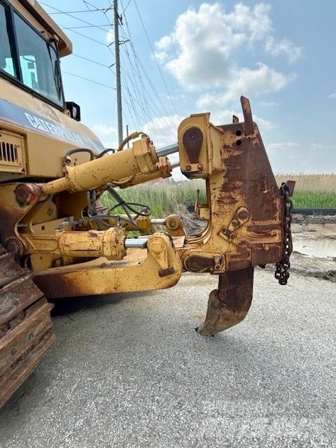CAT D 8 N بلدوزرات مجنزرة