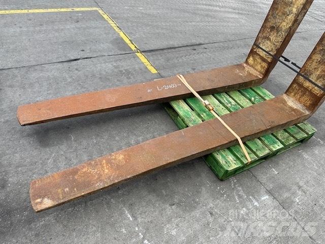 CAT 25-30 ton /988 شوكات