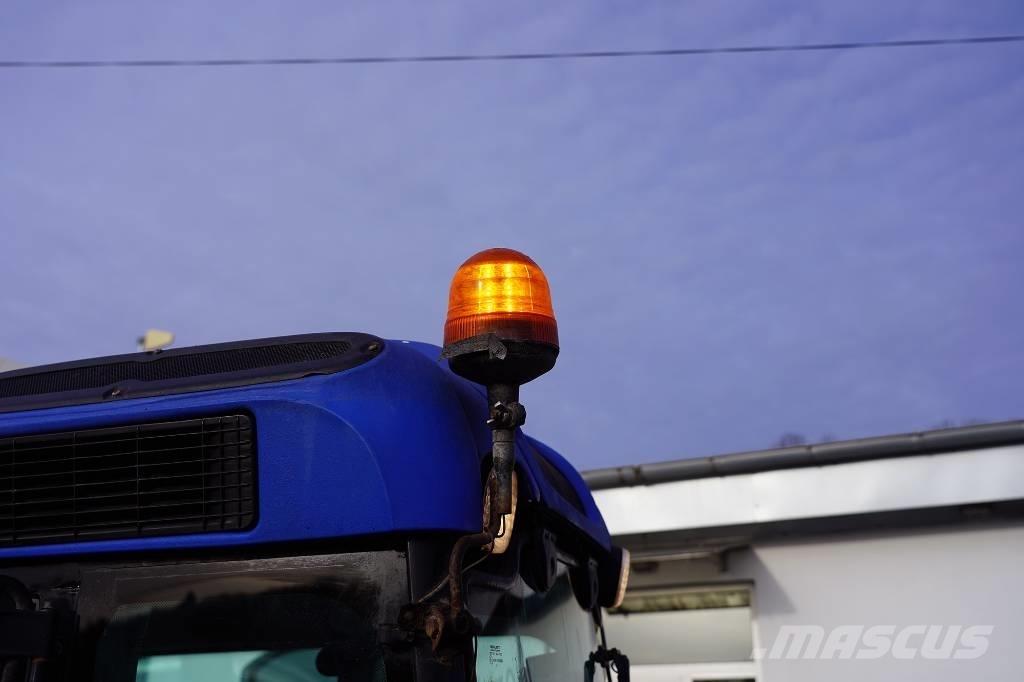 New Holland TN70NA الجرارات