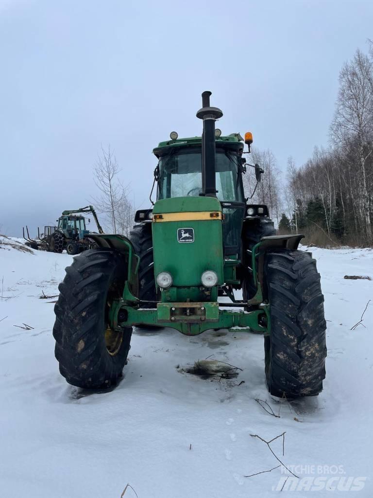 John Deere 4240 S الجرارات