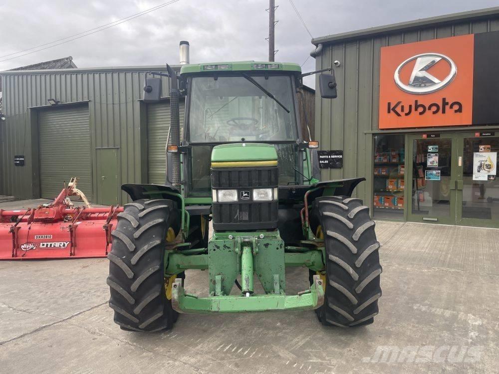 John Deere 6400 الجرارات