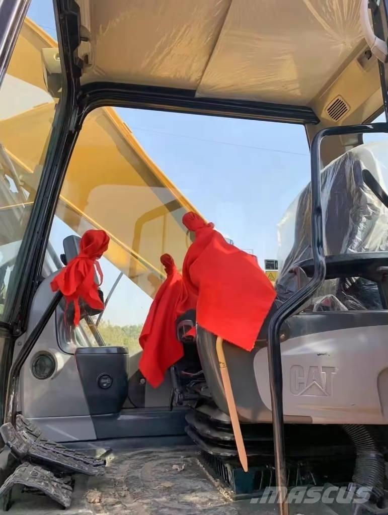 CAT 324 D حفارات زحافة