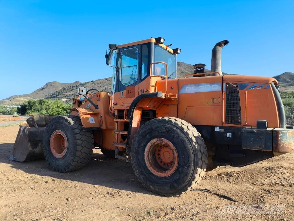 Doosan DL 300 لوادر بعجل
