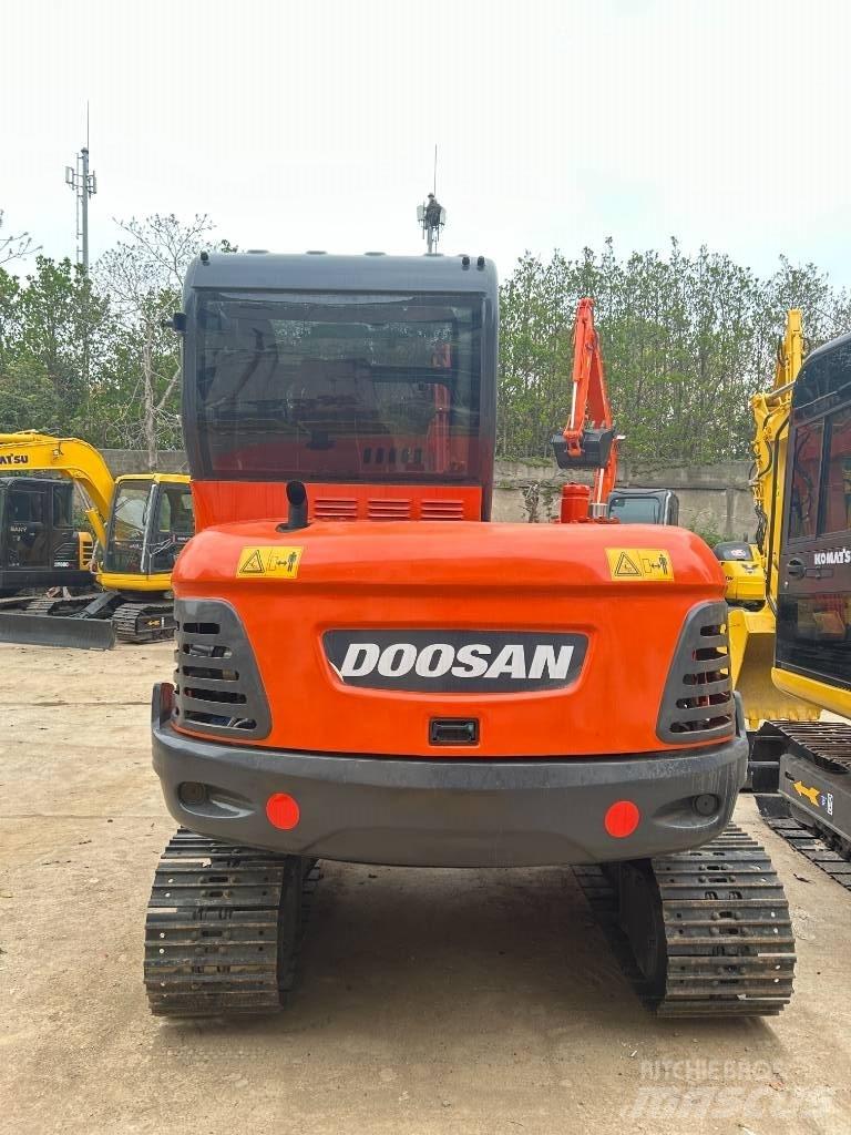 Doosan DX 60-9 C حفارات زحافة
