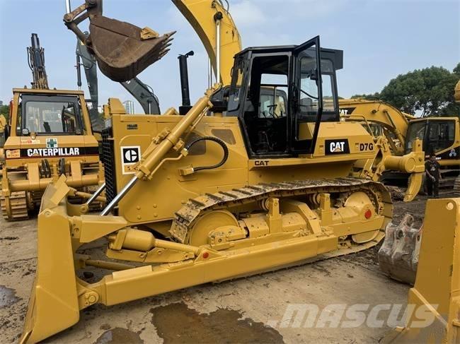 CAT D 7 G بلدوزرات مجنزرة