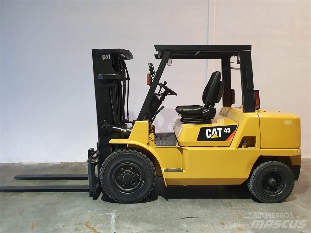 CAT DP45K2 MC شاحنات الديزل