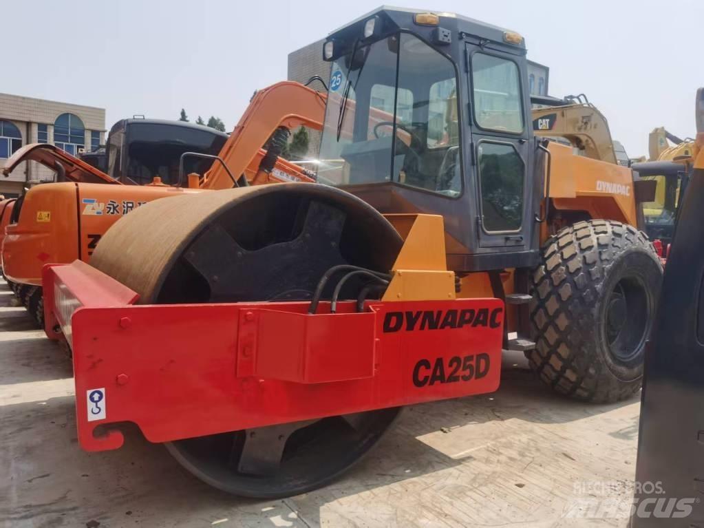 Dynapac ca25d مداحل أحادية الأسطوانة
