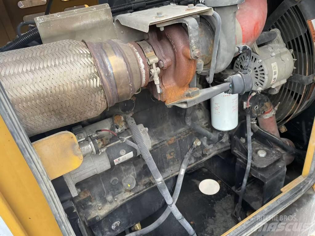 Sany SCC 600 A-6 رافعات مجنزرة