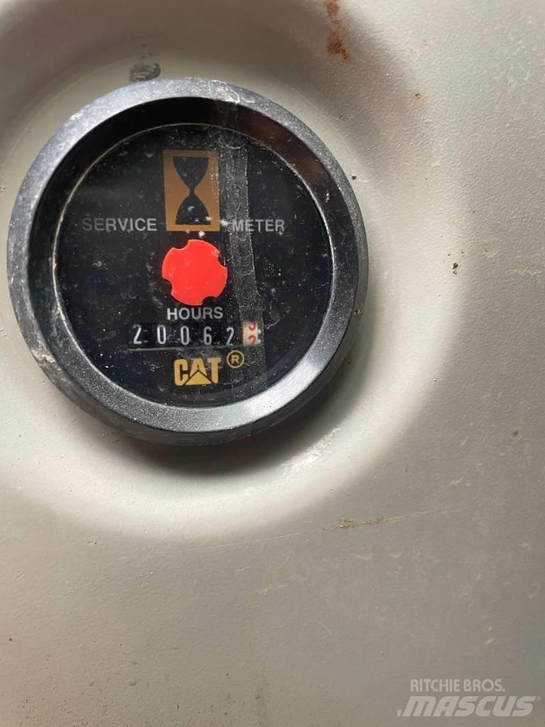 CAT 321 C LCR حفارات زحافة