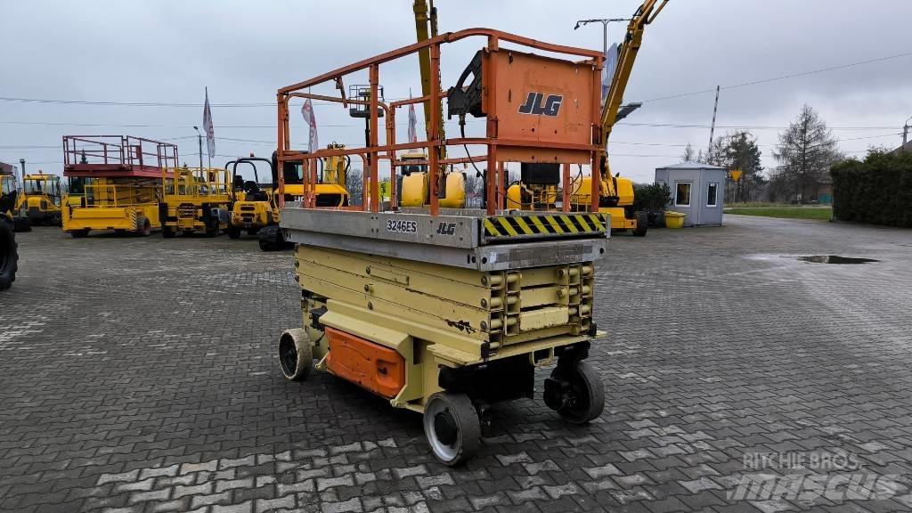 JLG 3246 ES رافعات مقصية الشكل