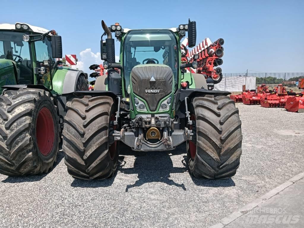 Fendt 718 Vario الجرارات
