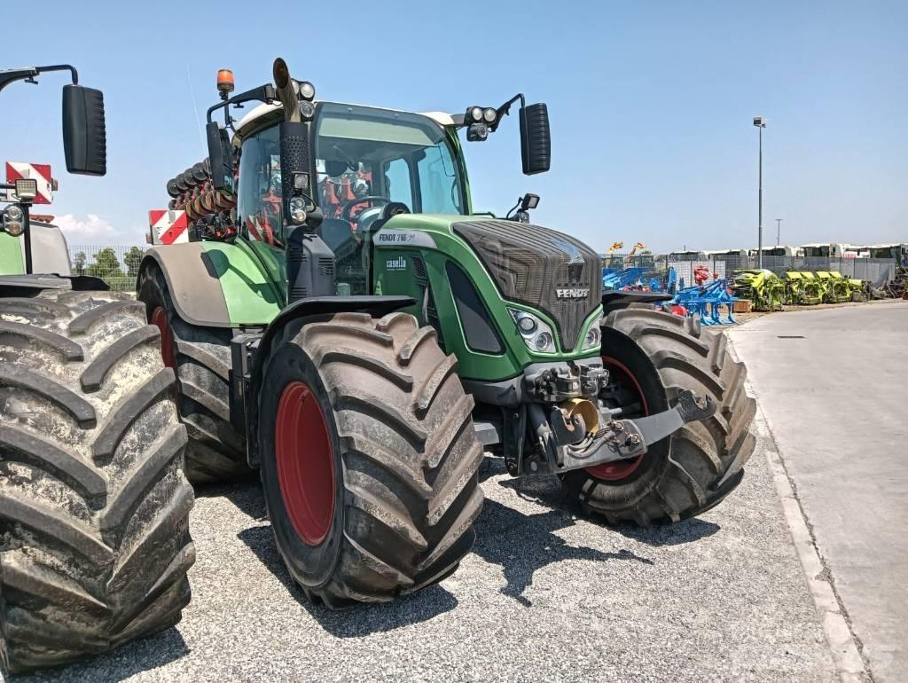 Fendt 718 Vario الجرارات