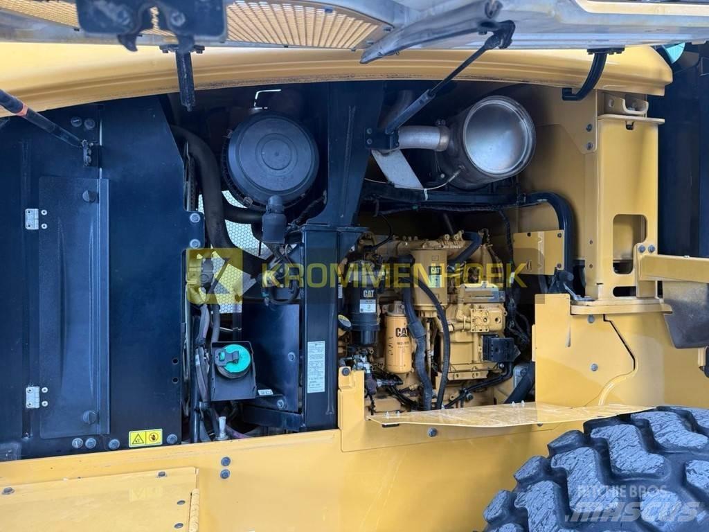 CAT 924 K لوادر بعجل