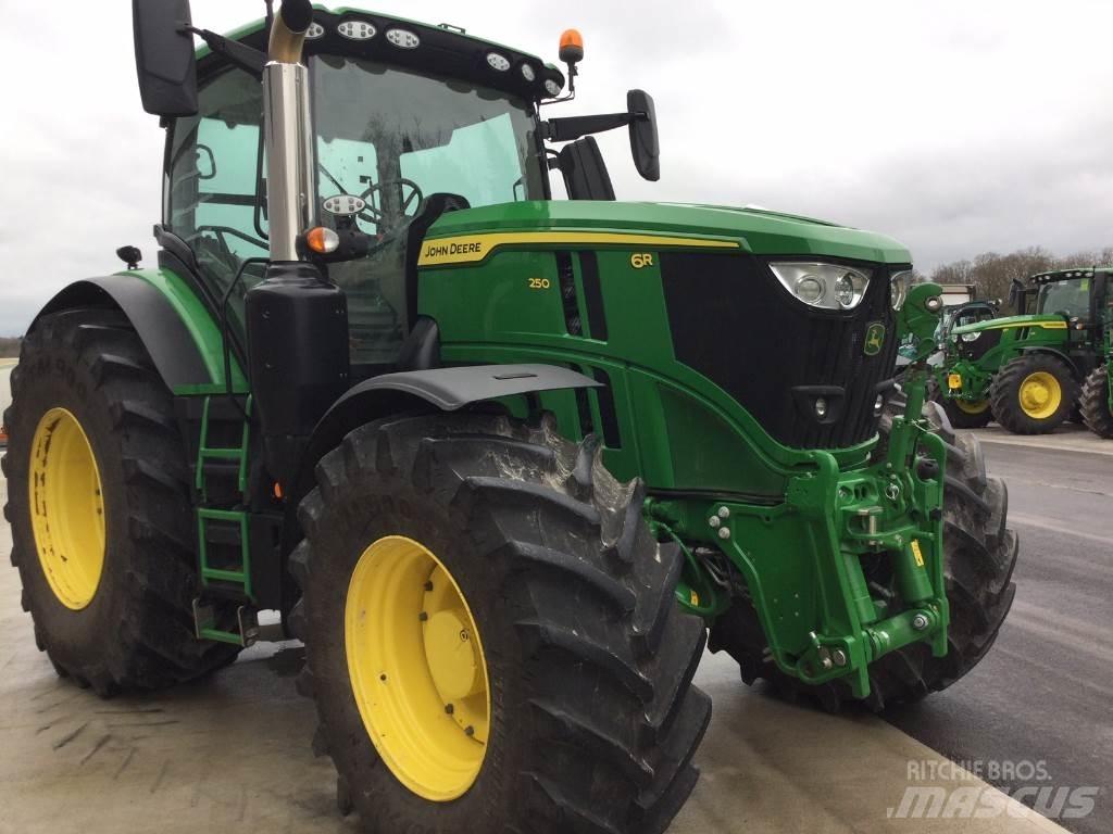 John Deere 6R250 الجرارات