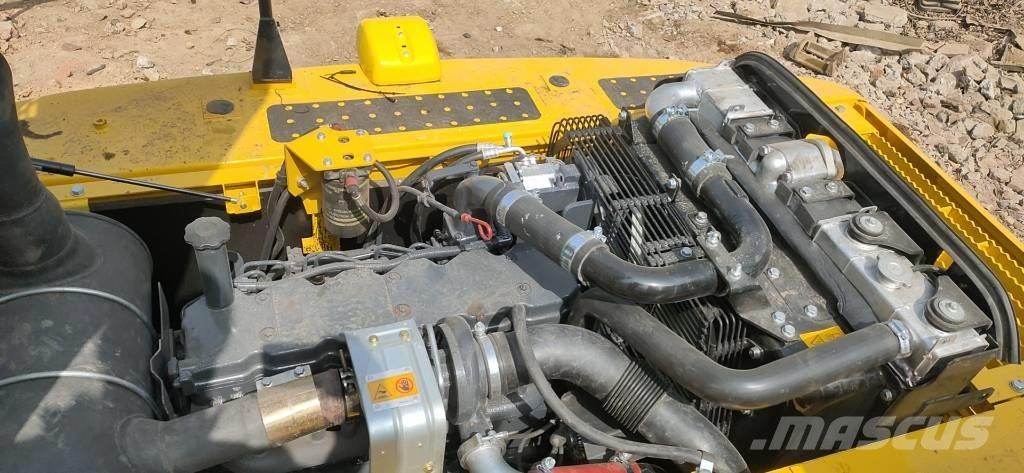 Komatsu pc200-8 حفارات زحافة