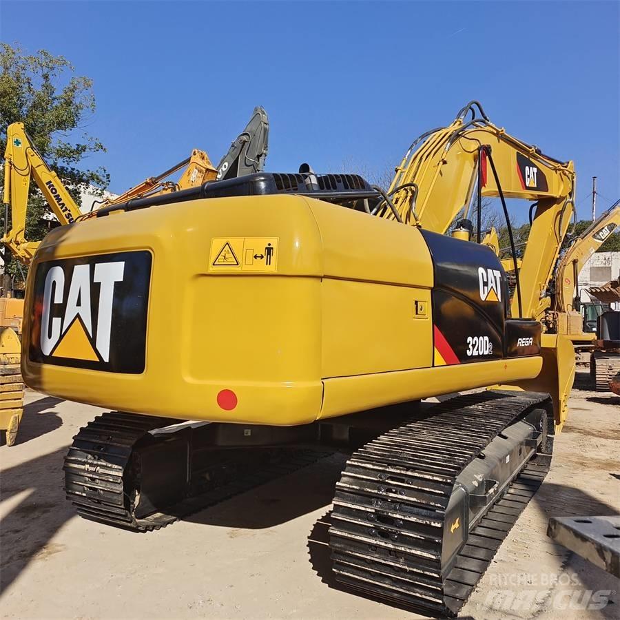CAT 320D حفارات زحافة