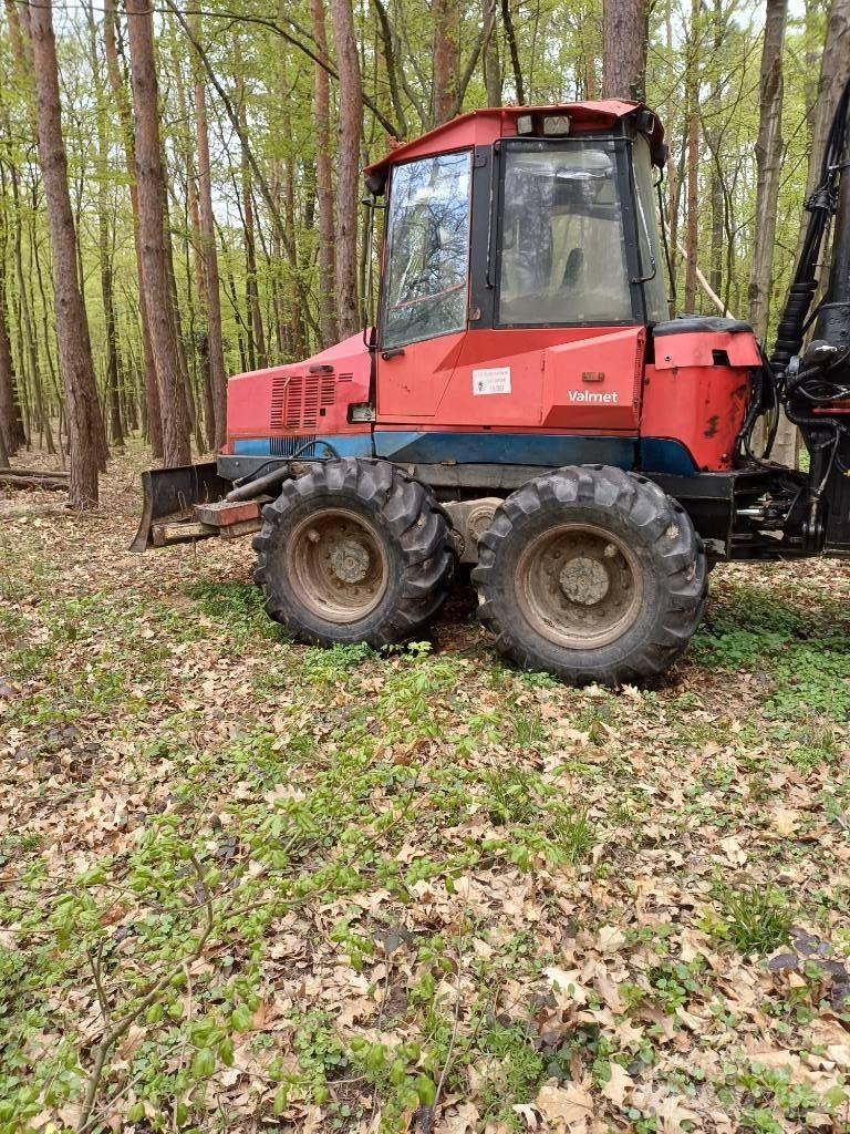 Valmet 840.2 شاحنات