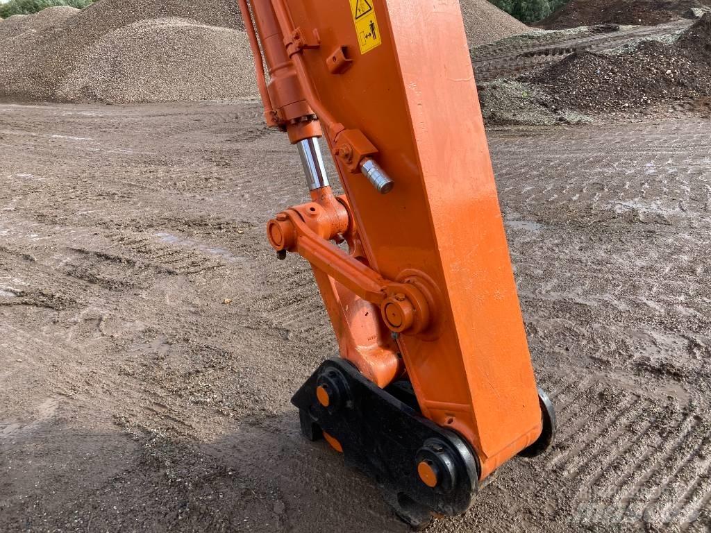 Hitachi ZX225USLC-6 حفارات زحافة