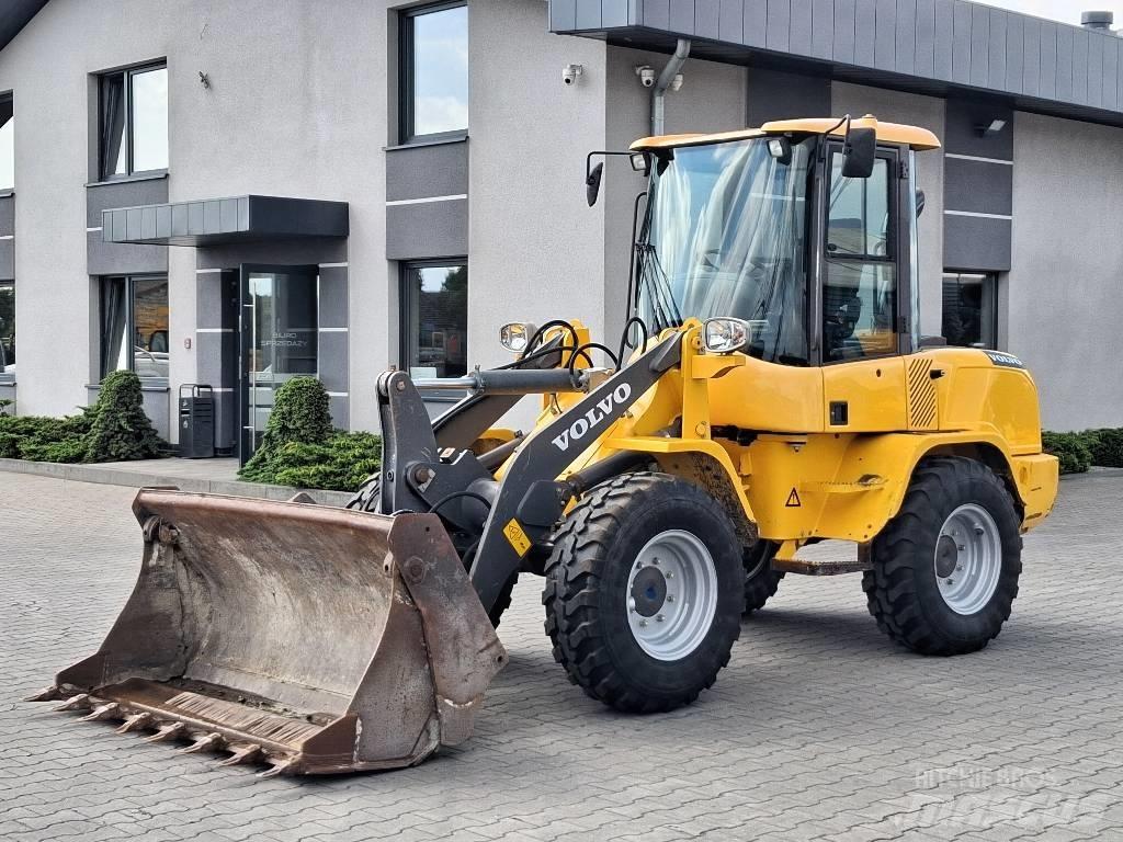 Volvo L 30 G لوادر بعجل
