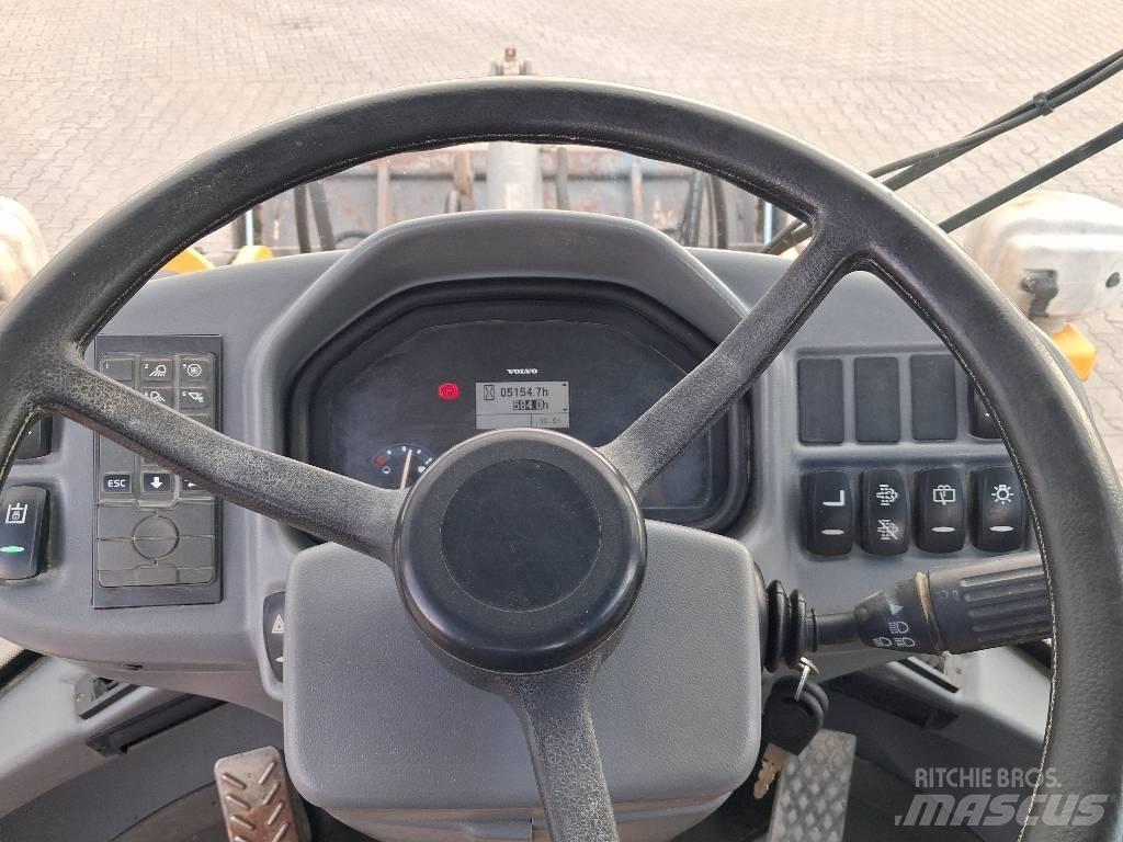 Volvo L 30 G لوادر بعجل