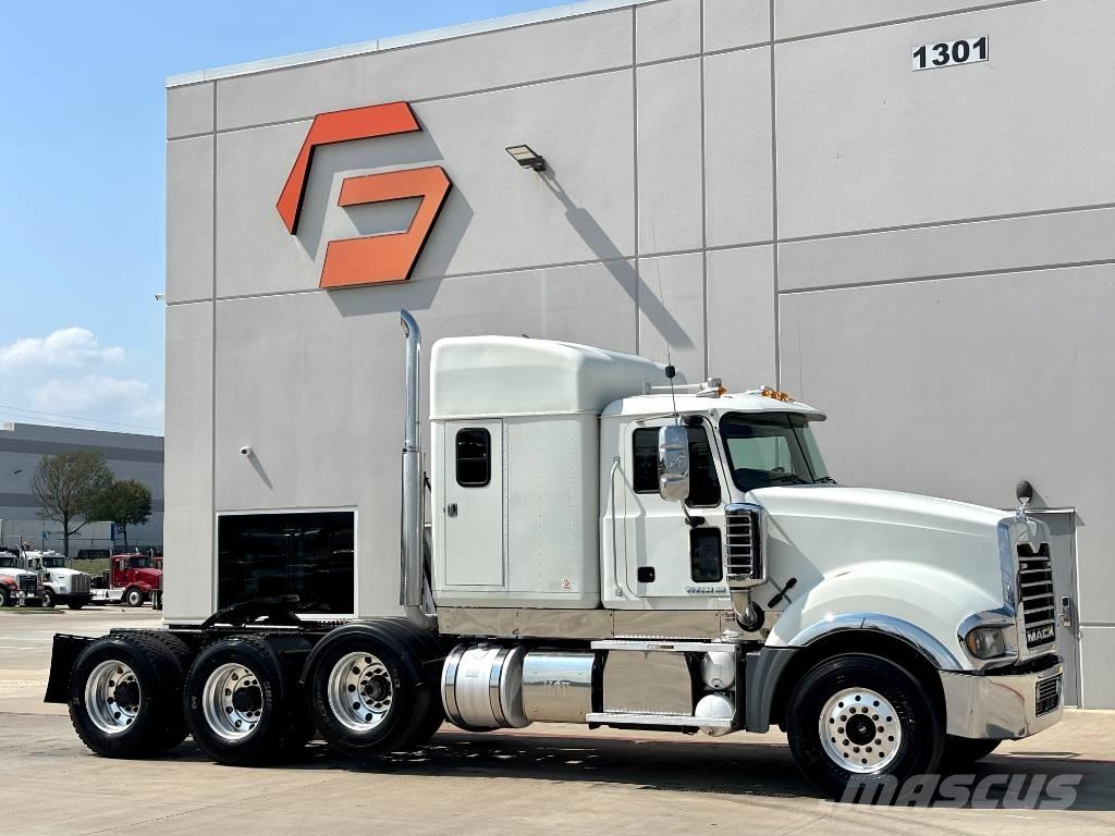 Mack Titan TD 713 وحدات الجر