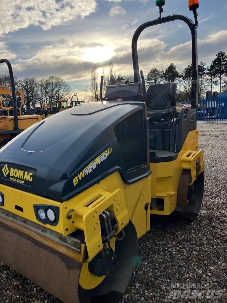 Bomag BW 120 AD-5 مداحل ثنائية الاسطوانة