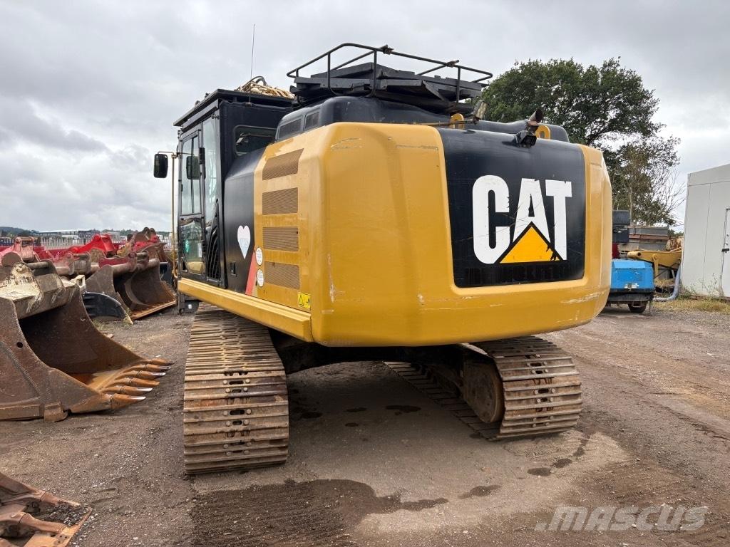 CAT 323 F L حفارات زحافة