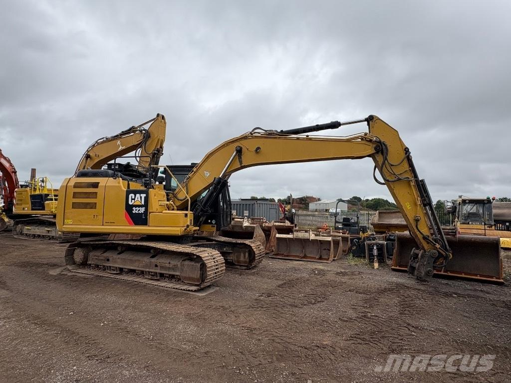 CAT 323 F L حفارات زحافة