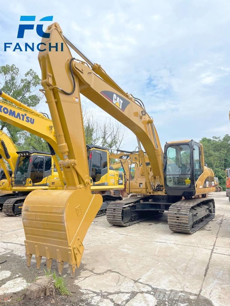 CAT 320 C حفارات زحافة