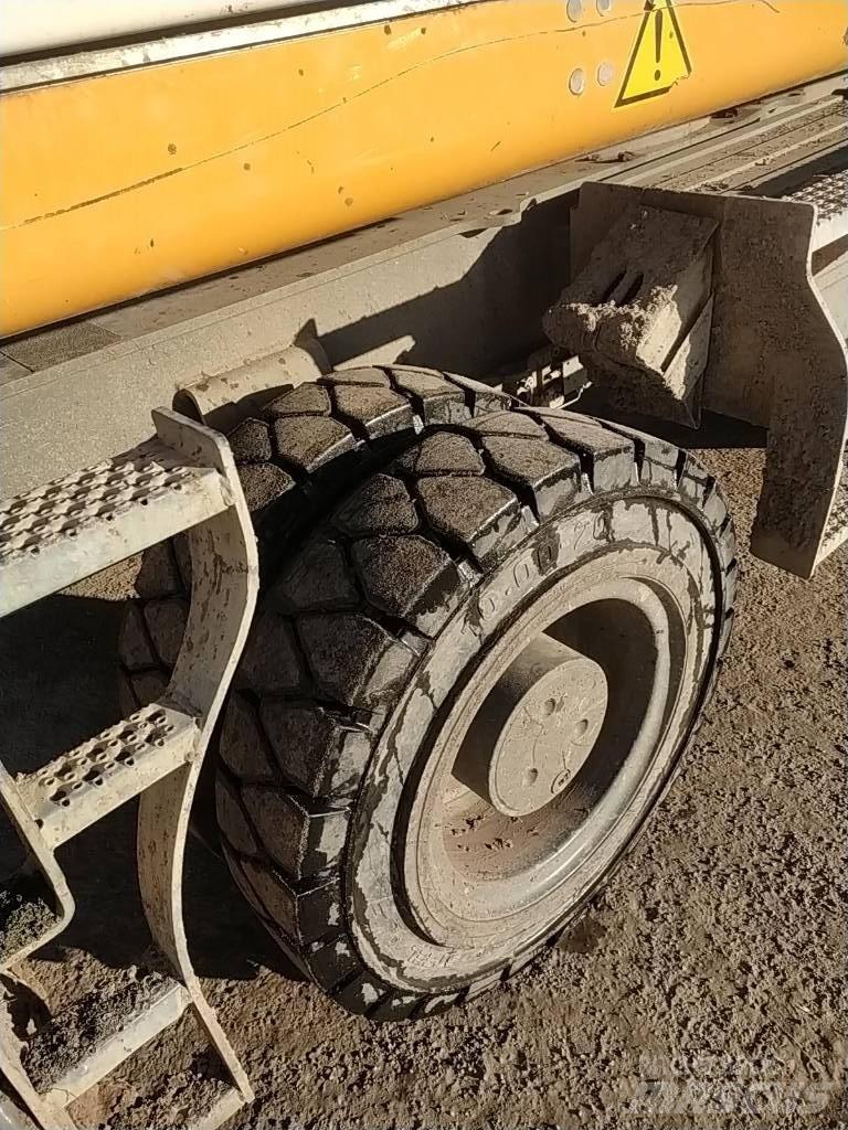 Liebherr LH 24 M مناولات المخلفات / مناولات صناعية