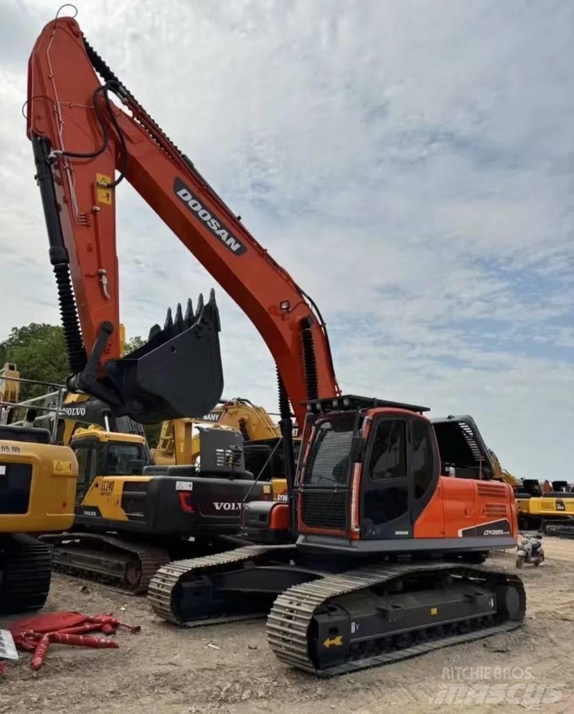 Doosan DX 225 حفارات زحافة