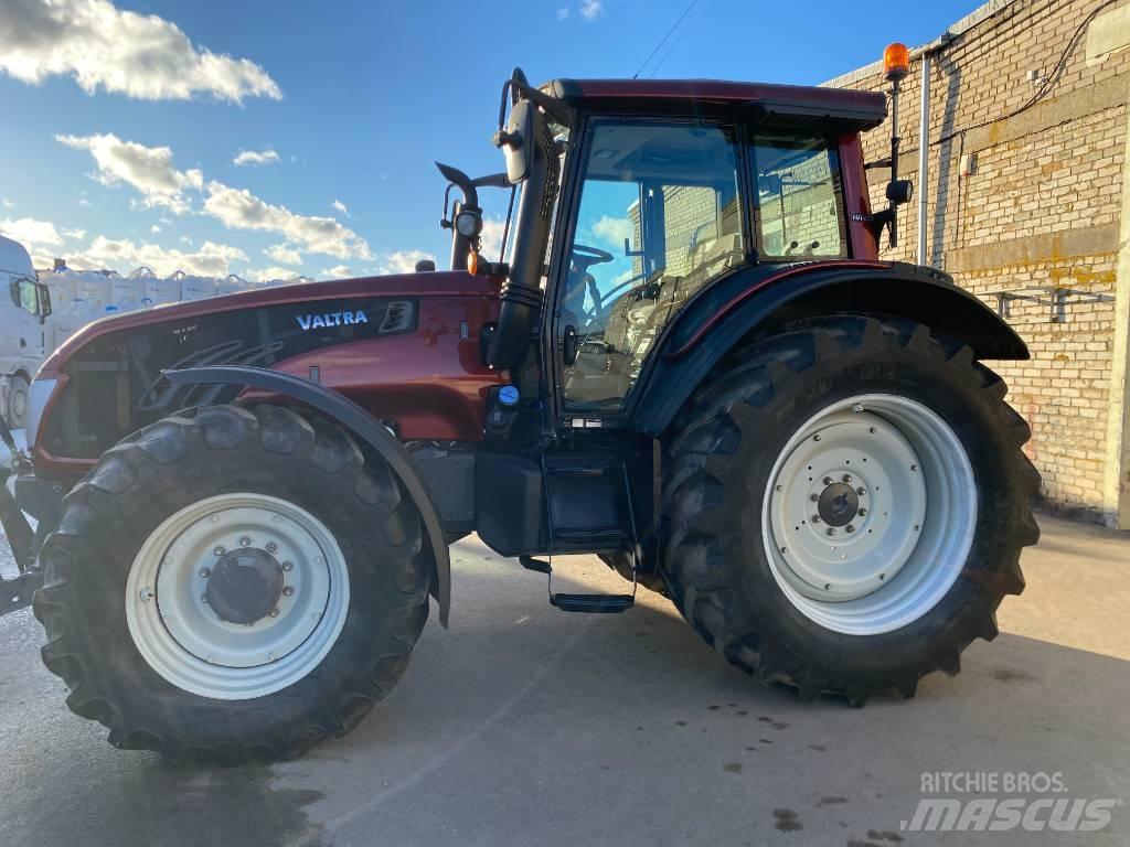 Valtra T 193 HT الجرارات