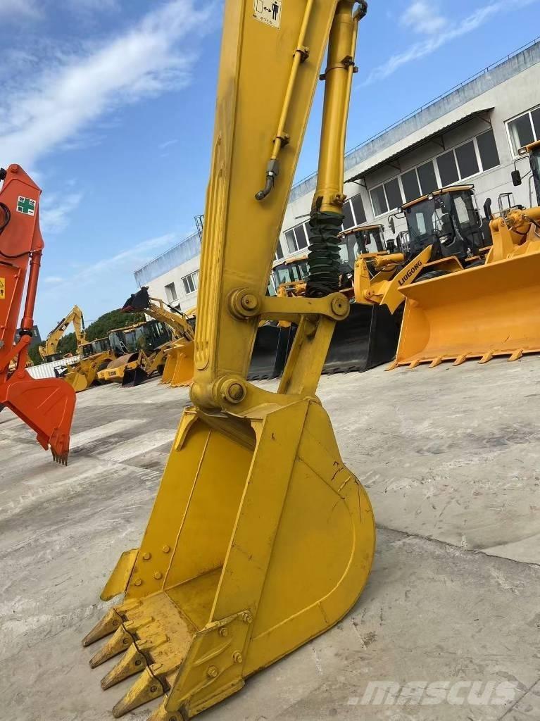 Komatsu PC 220-8 حفارات زحافة