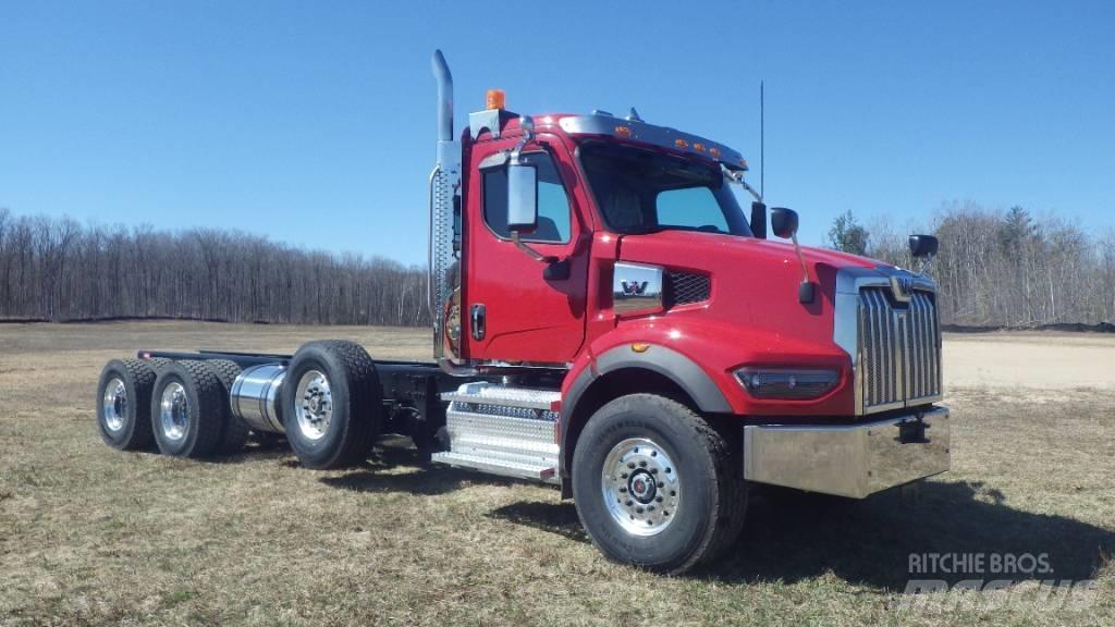 Western Star 49 X شاحنات بمقصورة وهيكل