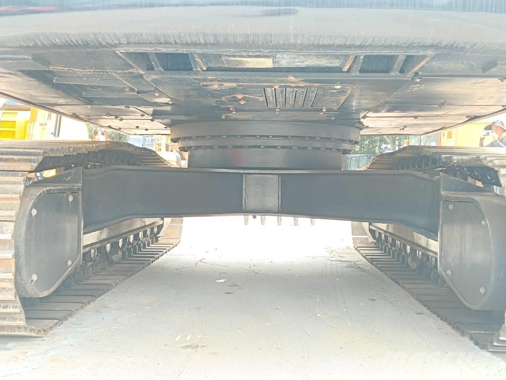 Hyundai R220LC-9S حفارات زحافة
