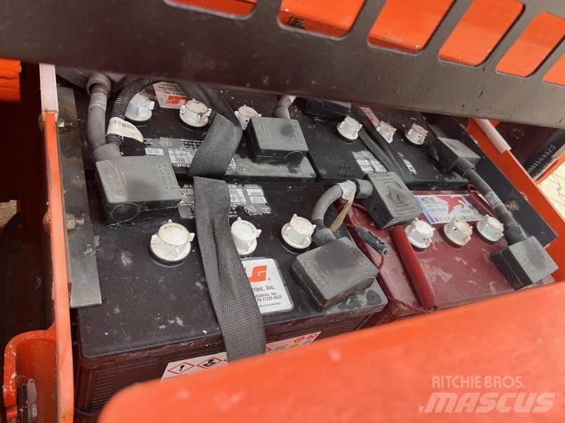 JLG 3369 LE رافعات مقصية الشكل
