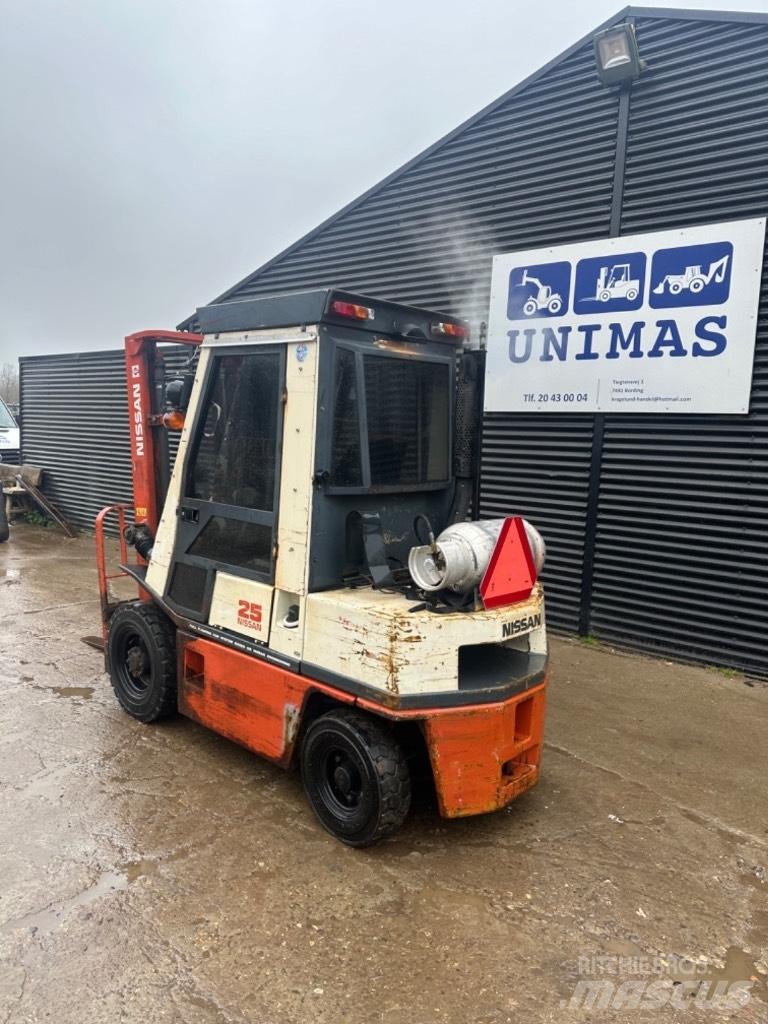 Nissan FG25 شاحنات LPG