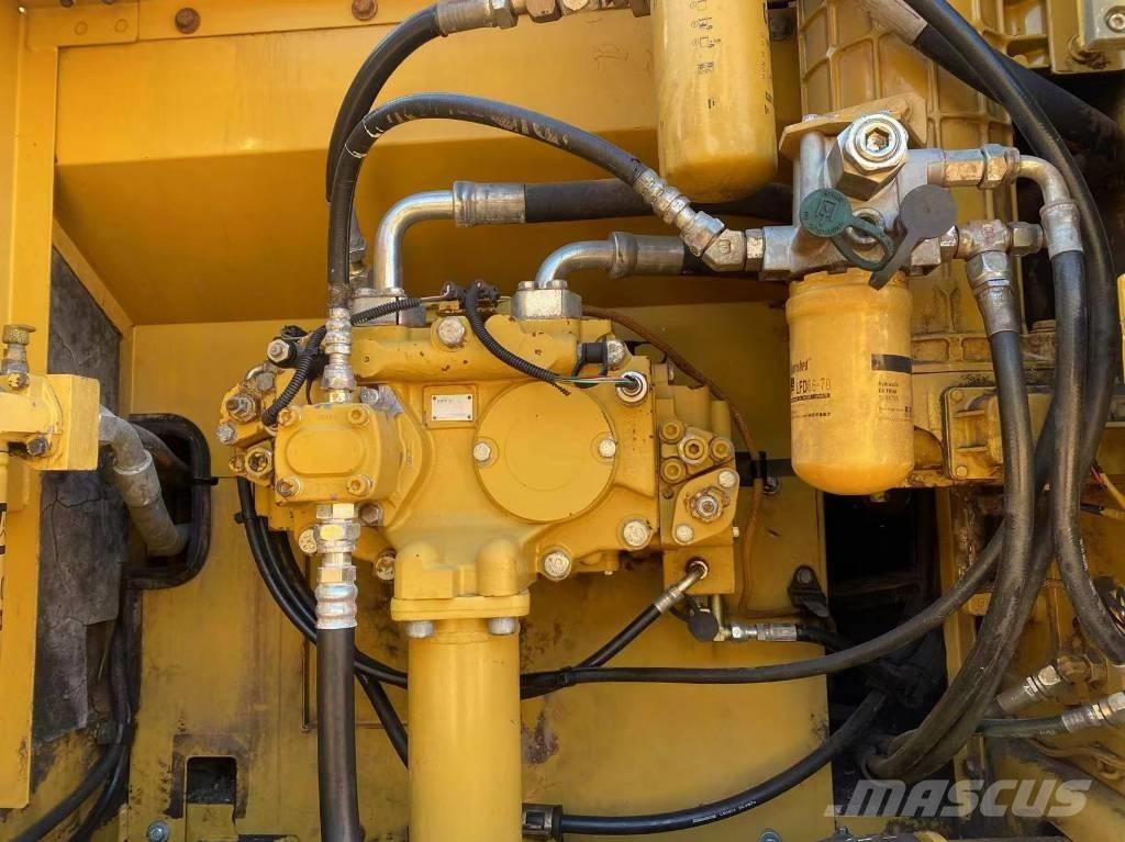 CAT 325D حفارات زحافة