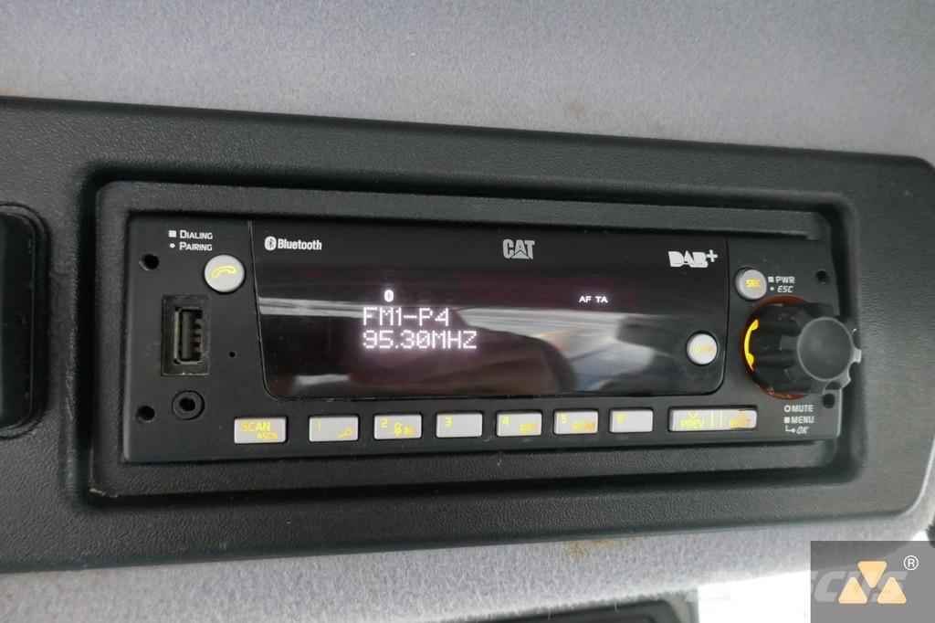 CAT 972M لوادر بعجل