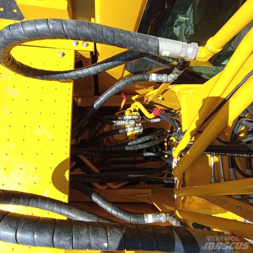 Komatsu PC 200-8N1 حفارات زحافة