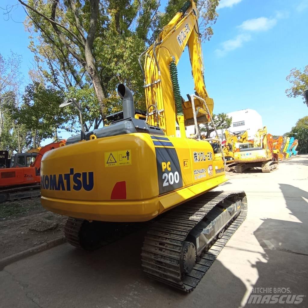 Komatsu PC 200-8N1 حفارات زحافة