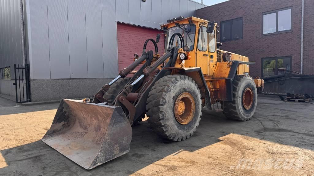 Volvo L 120 لوادر بعجل