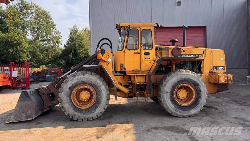 Volvo L 120 لوادر بعجل