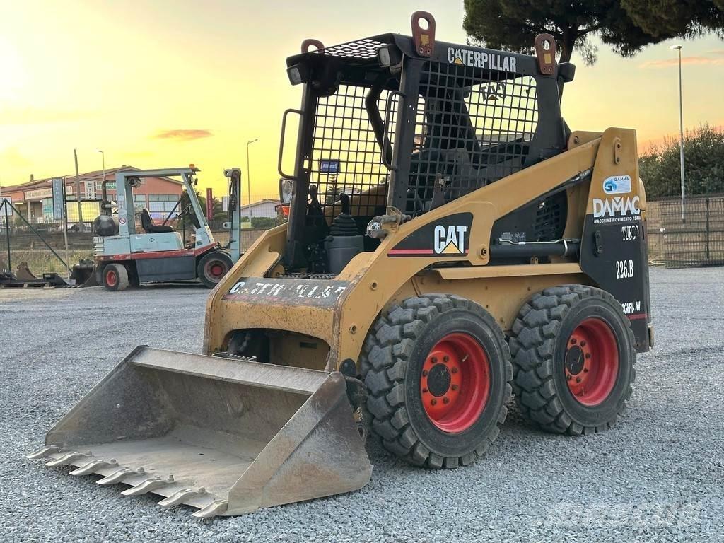 CAT 226BHF لوادر صغيرة