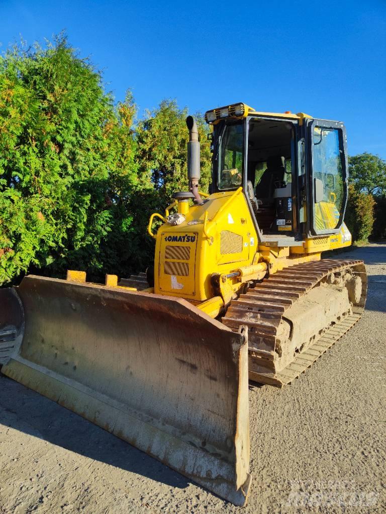 Komatsu D 51 بلدوزرات مجنزرة