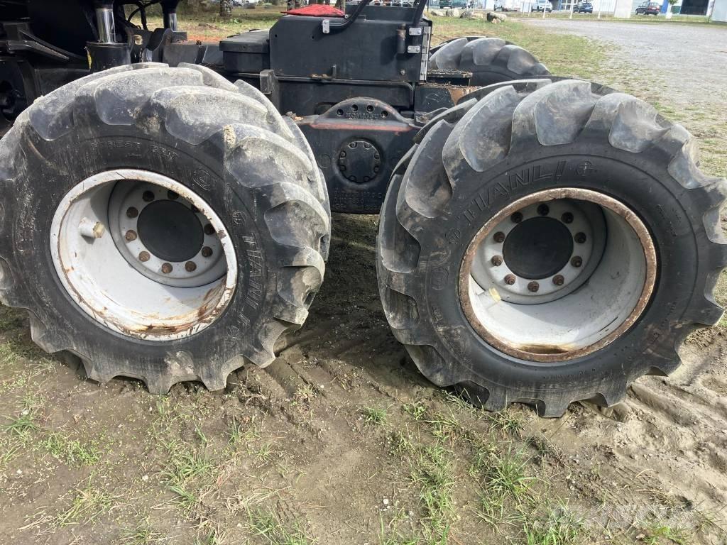 Komatsu 931 XC حصادات