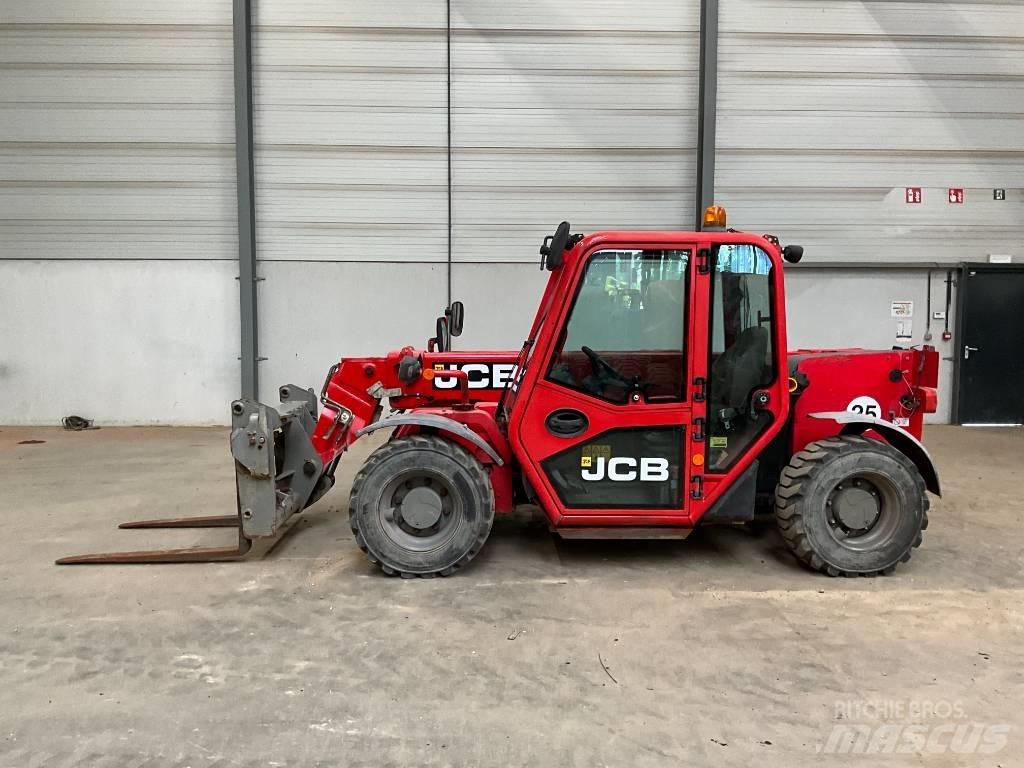 JCB 525-60 مناولات متداخلة