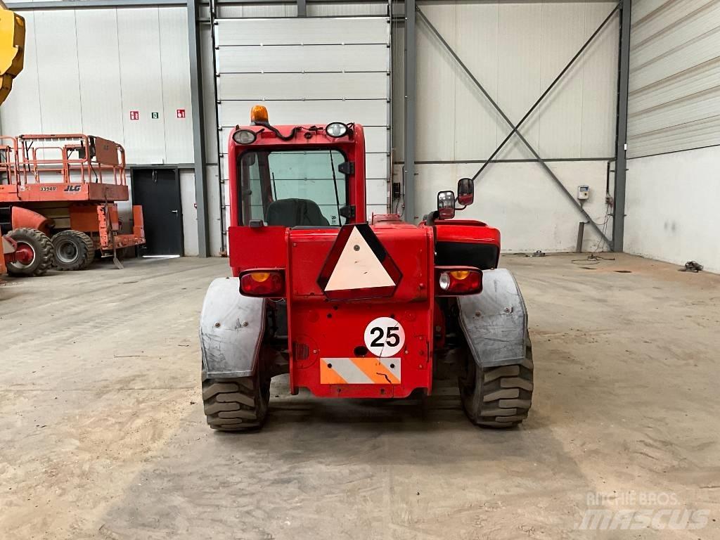 JCB 525-60 مناولات متداخلة